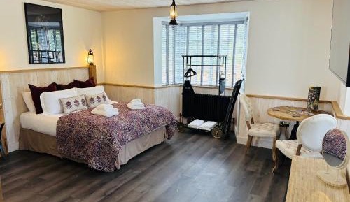 Little Acorn Lodge with hot tub