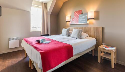 Two-Bedroom House with Fireplace and Terrace (6 people)