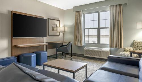 Queen Suite with Two Queen Beds and Sofa Bed - Non-Smoking