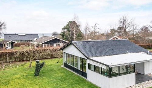 Three-Bedroom Vacation Home 