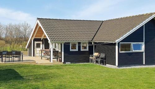 Three-Bedroom Vacation Home 