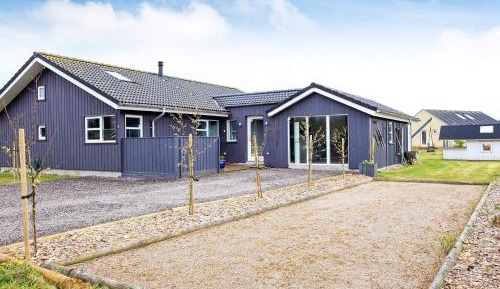 Three-Bedroom Vacation Home 