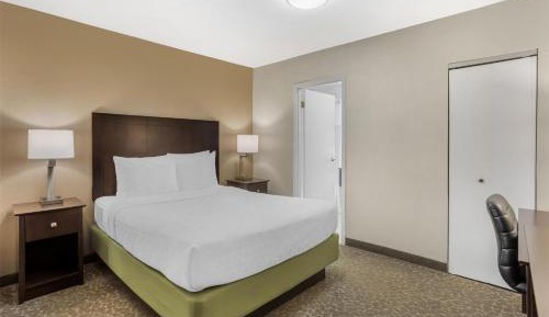 Queen Suite with Sofa Bed - Non-Smoking