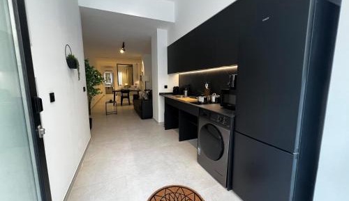 Studio Apartment with Queen Bed