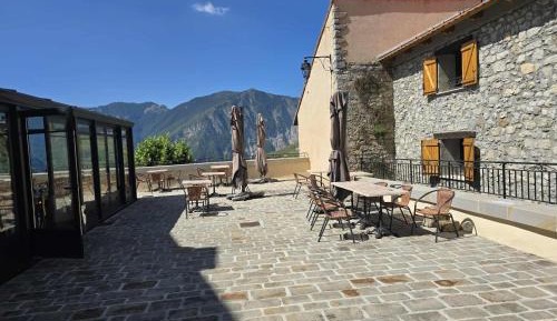 Family Room with Mountain View