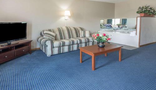 King Suite with Spa Bath - Non-Smoking