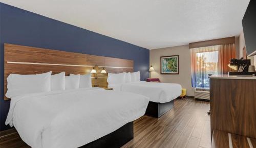 Double Room with Two Double Beds - Mobility Accessible with Tub
