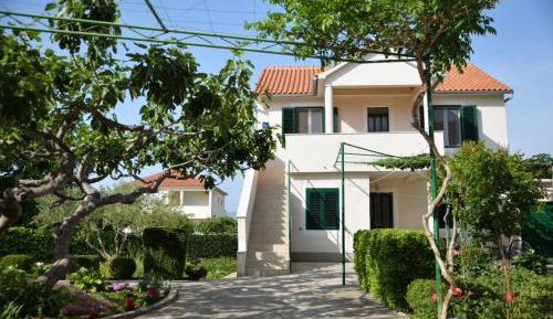 Apartment with Garden View