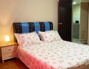 Studio Apartment with Queen Bed