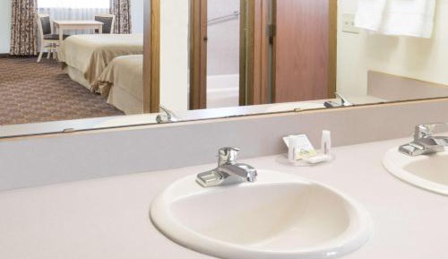 Triple Suite - Pet Friendly/Non-Smoking