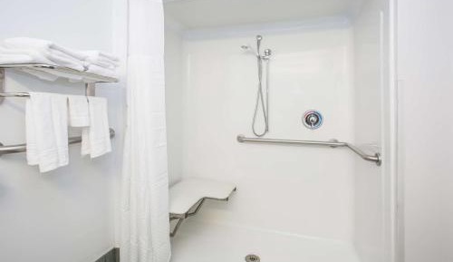 Queen Room with Two Queen Beds and Roll-in Shower - Mobility Accessible/Non-Smoking