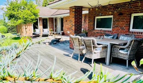 Villa with Garden View
