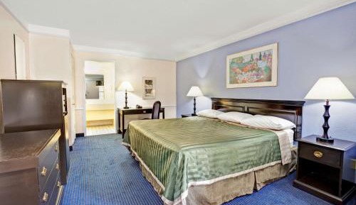 King Room with Bathtub - Mobility Accessible