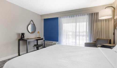 Queen Room with Two Queen Beds and Balcony - Non-Smoking
