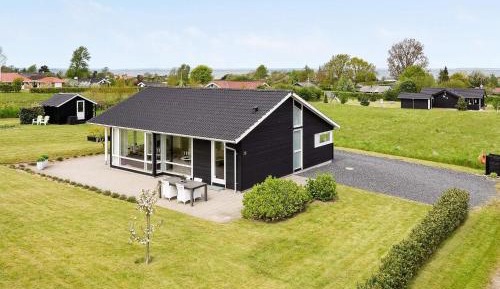 Three-Bedroom Vacation Home 