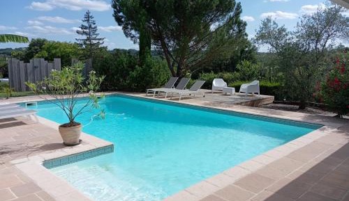 Queen Room with Pool View