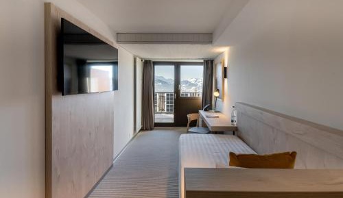 Standard Single Room with Mountain View