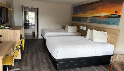 Deluxe Queen Room with Two Queen Beds - Non-Smoking