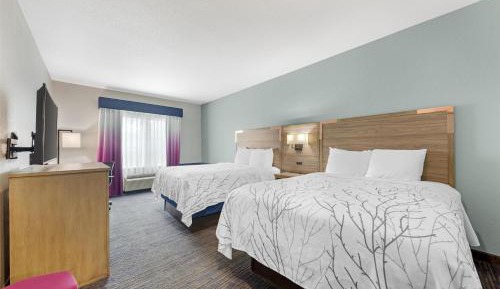 Queen Room with Two Queen Beds - Non-Smoking