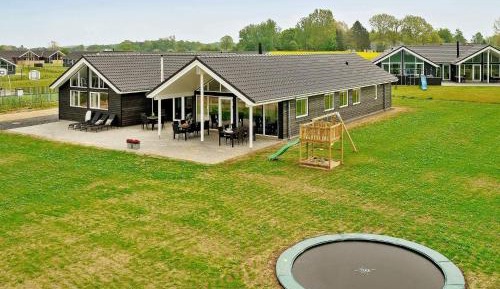 Seven-Bedroom Holiday Home