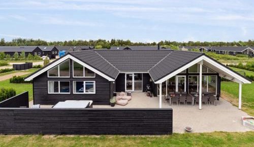 Seven-Bedroom Holiday Home