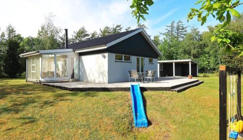 Three-Bedroom Vacation Home 