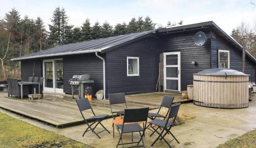 Three-Bedroom Vacation Home 