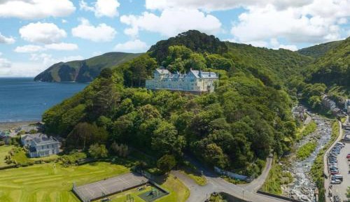 Two-Bedroom Apartment with Terrace and Sea View