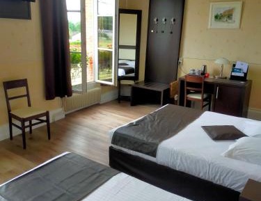 Triple Room with Street View