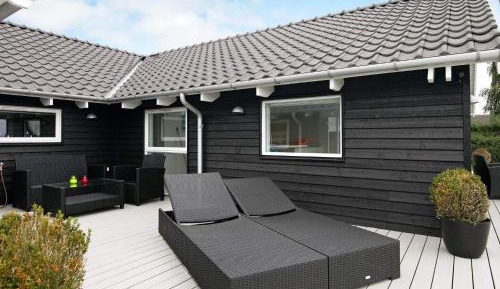 Five-Bedroom Holiday Home