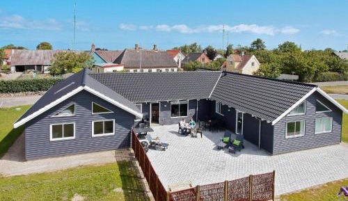 Eight-Bedroom Holiday Home