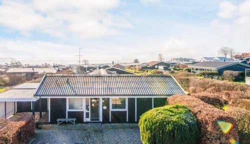 Three-Bedroom Vacation Home 