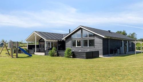 Seven-Bedroom Holiday Home