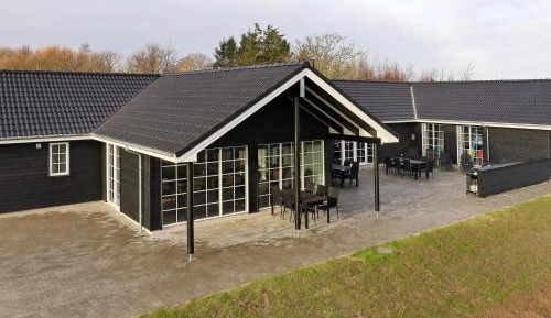Ten-Bedroom Holiday Home