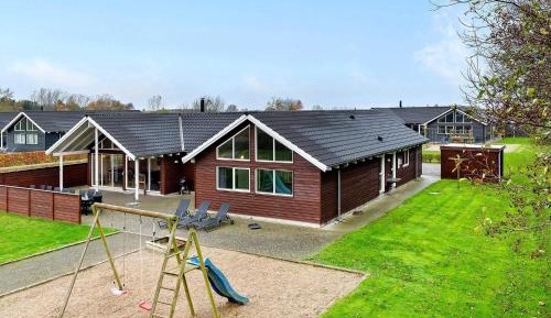 Seven-Bedroom Holiday Home