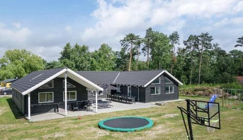 Eight-Bedroom Holiday Home