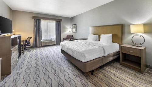 King Room with Roll-in Shower - Disability Access/Non-Smoking