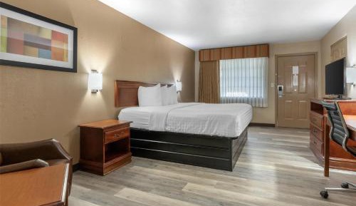 King Room with Bath Tub - Disability Access/Non-Smoking 