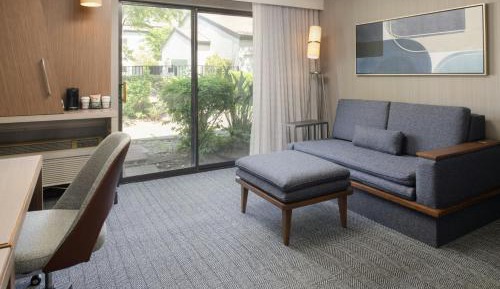 Larger Guest room, 1 King, Sofa bed