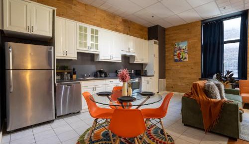 One-Bedroom Loft Apartment with One Queen Bed
