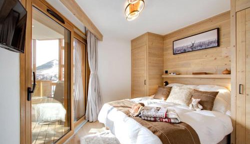 One-Bedroom Apartment with Balcony