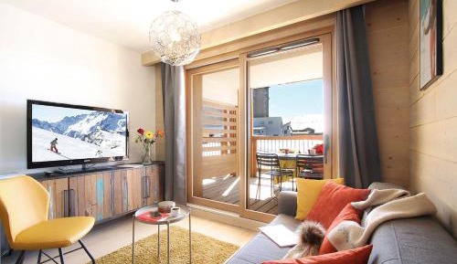 One-Bedroom Apartment with Balcony