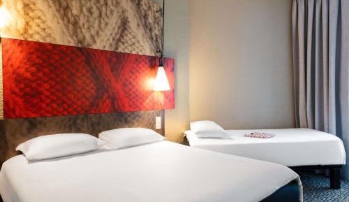 Standard Room with One Double Bed and One Single Bed