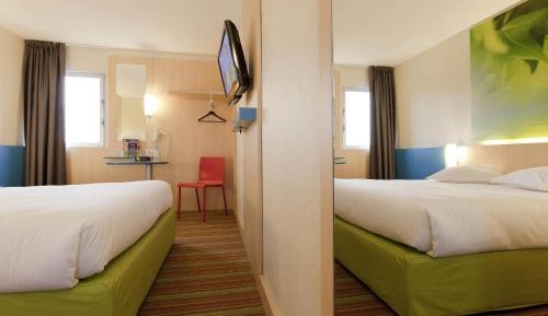 Standard Family Suite with One Double Bed and Twin Beds