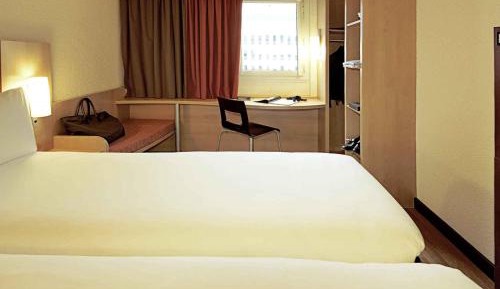 Standard Room with Two Single Beds