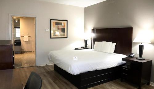 King Room with Bathtub - Disability Access/Non-Smoking