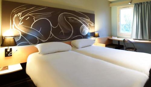 Standard Room with 2 Single Beds