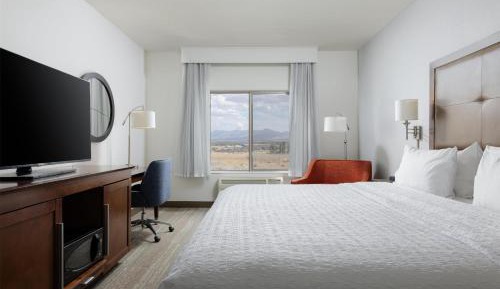 Deluxe King Room - Non-Smoking