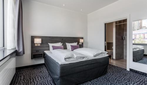 Superior King Room Four