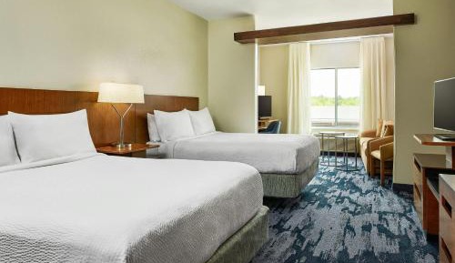 Queen Suite with Two Queen Beds, Bathtub and Sofa Bed - Mobility Access